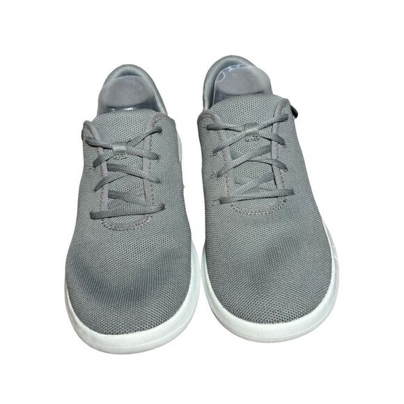 Men’s kizik athletic shoes size 9 gray